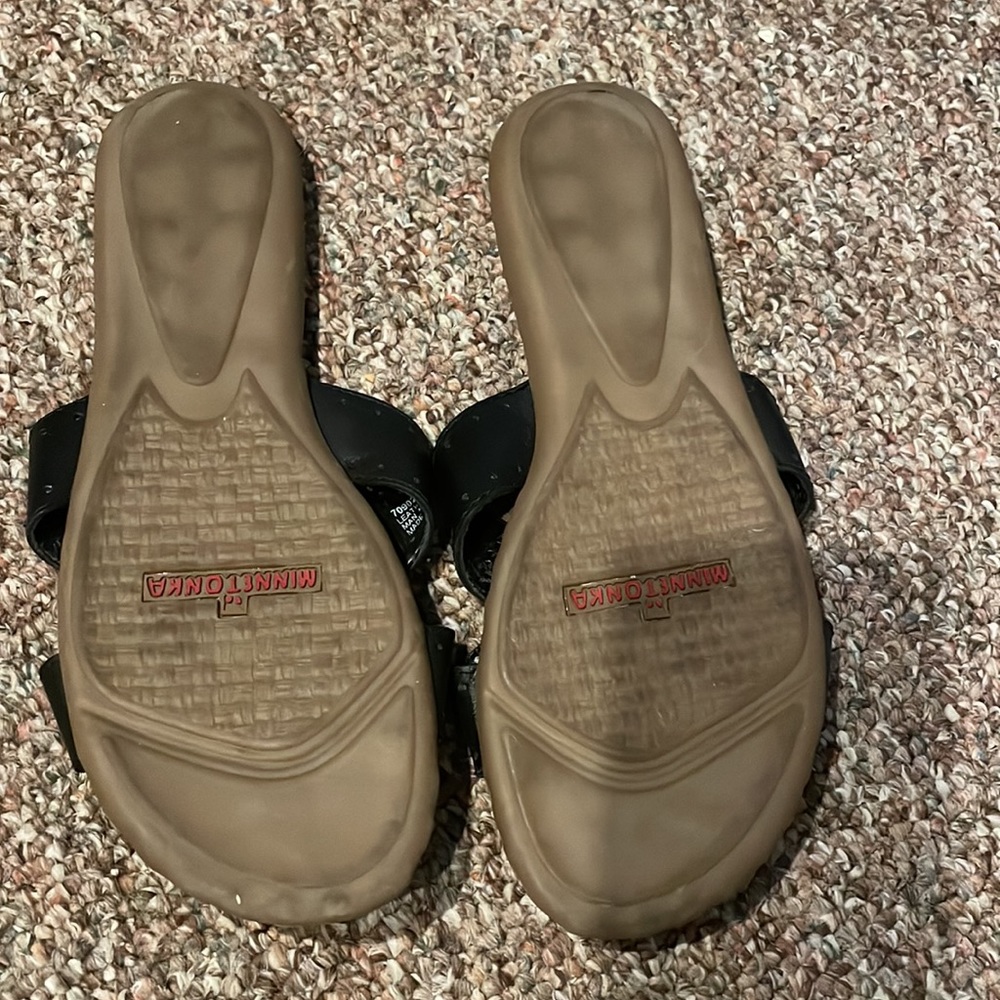 Women’s MinneTonka sandal, size 7 - Picture 2 of 3